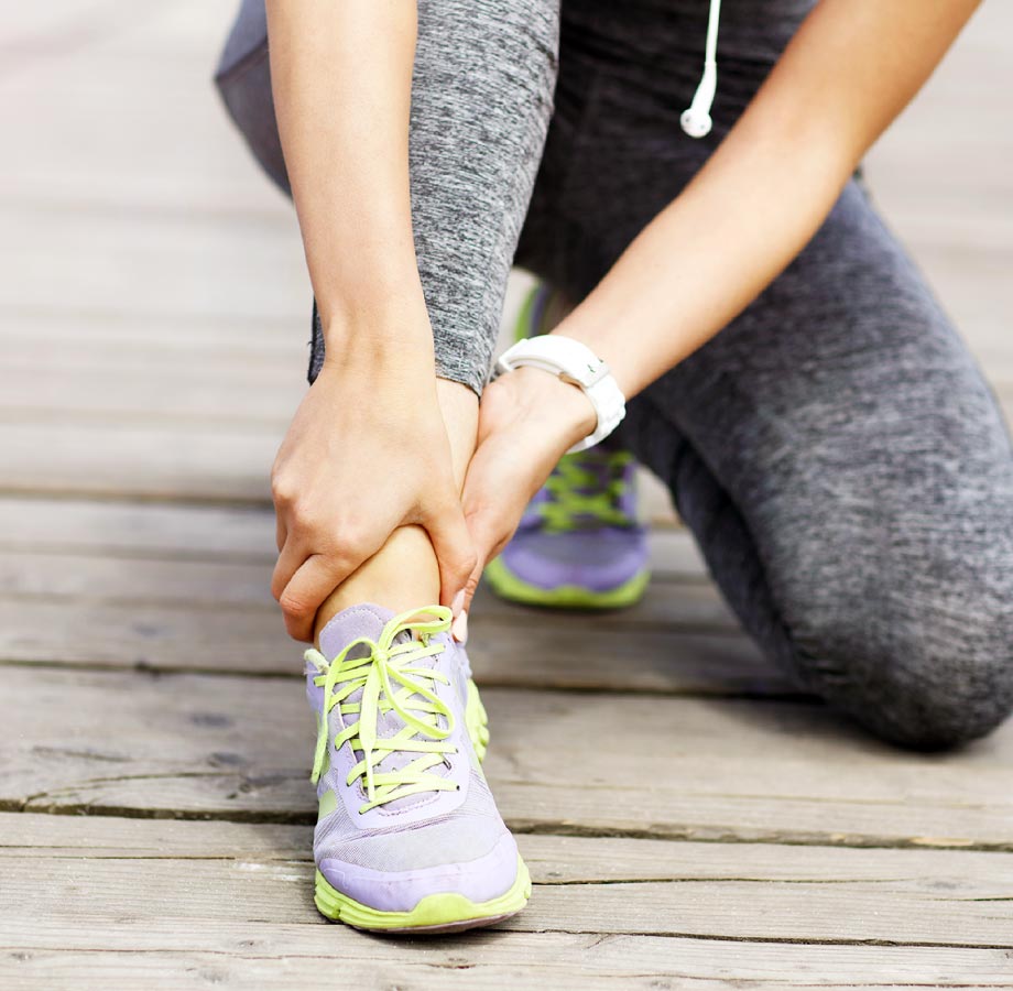 捻挫、足首、足の痛み